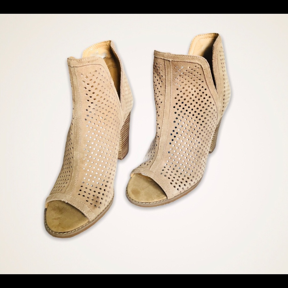 Tan Lucky Brand Heels - Picture 3 of 10
